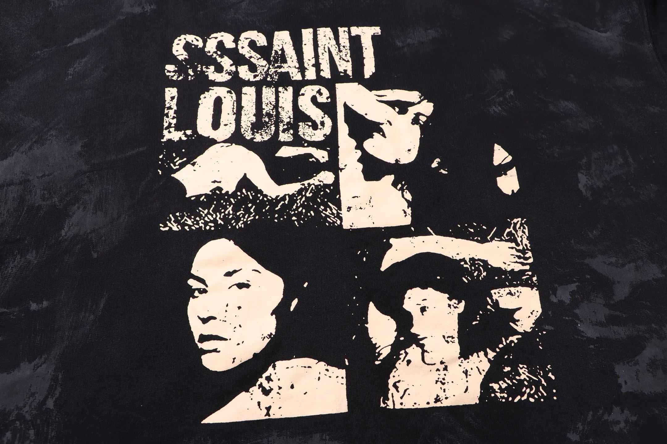 Style No. S227 P260💰 (450g version) SSSAINT LOUIS love ❤️letter logo printing. Round neck long T sweatshirt. Made of 450g dense cotton fabric, heavy-duty without hem thread fraying. + artificial hand-painted dirty and old retro fashion style! Highly recognizable. Loose fit, same style for men and women. Size: S-XL